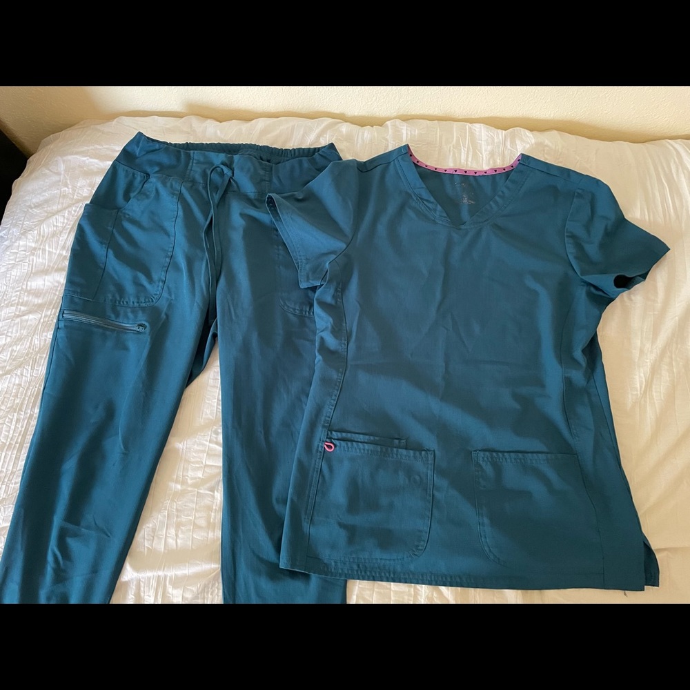 Women’s scrubs